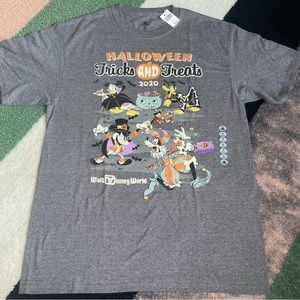🎃 Disney Parks 2020 Mickey and Friends Halloween ‘Tricks and Treats’ Tee